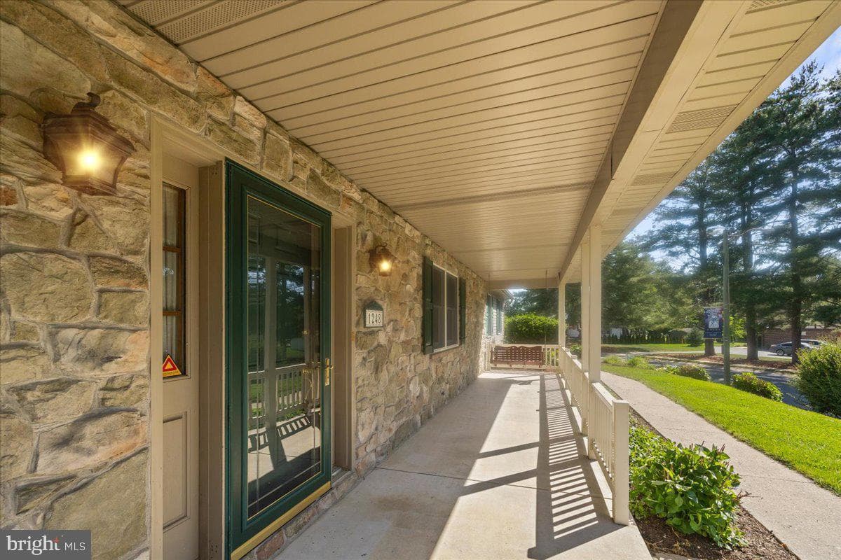 1248 Hereford Drive photo 5