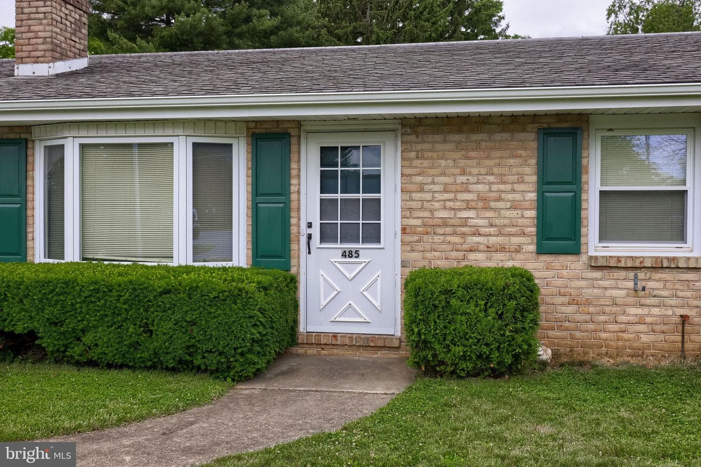 485 Summit Drive photo 2
