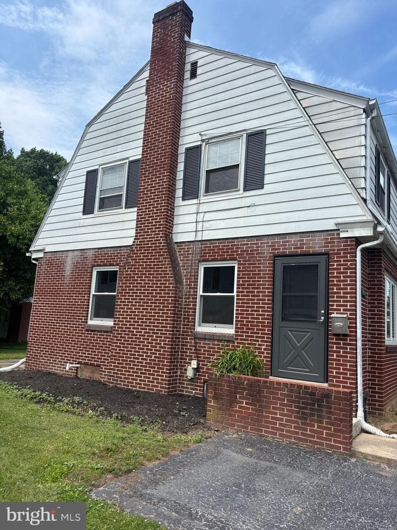 545 E High Street photo 3