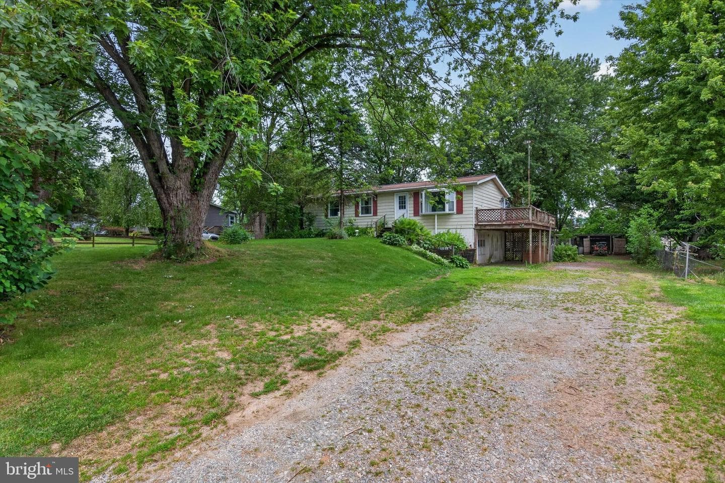 1048 Creek Road photo 3