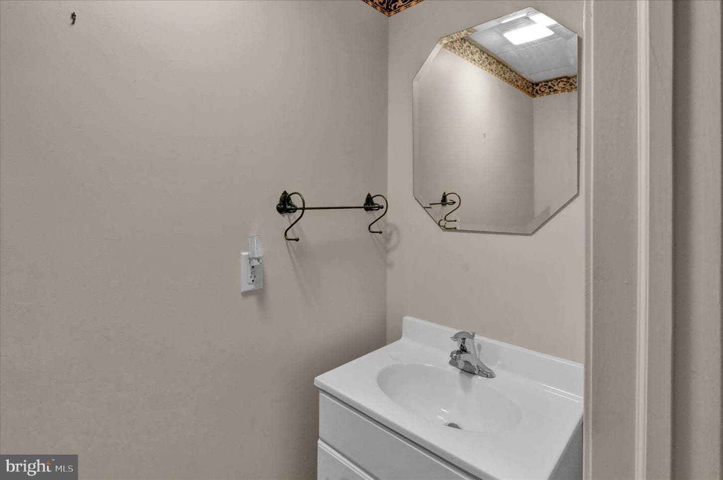 10 Creekside Drive photo 28