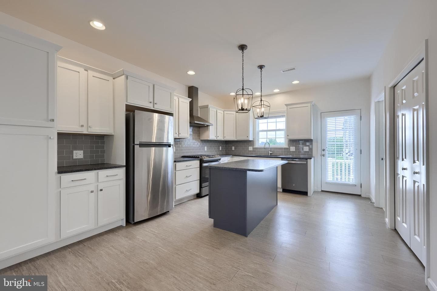2421 Artesian Way photo 12