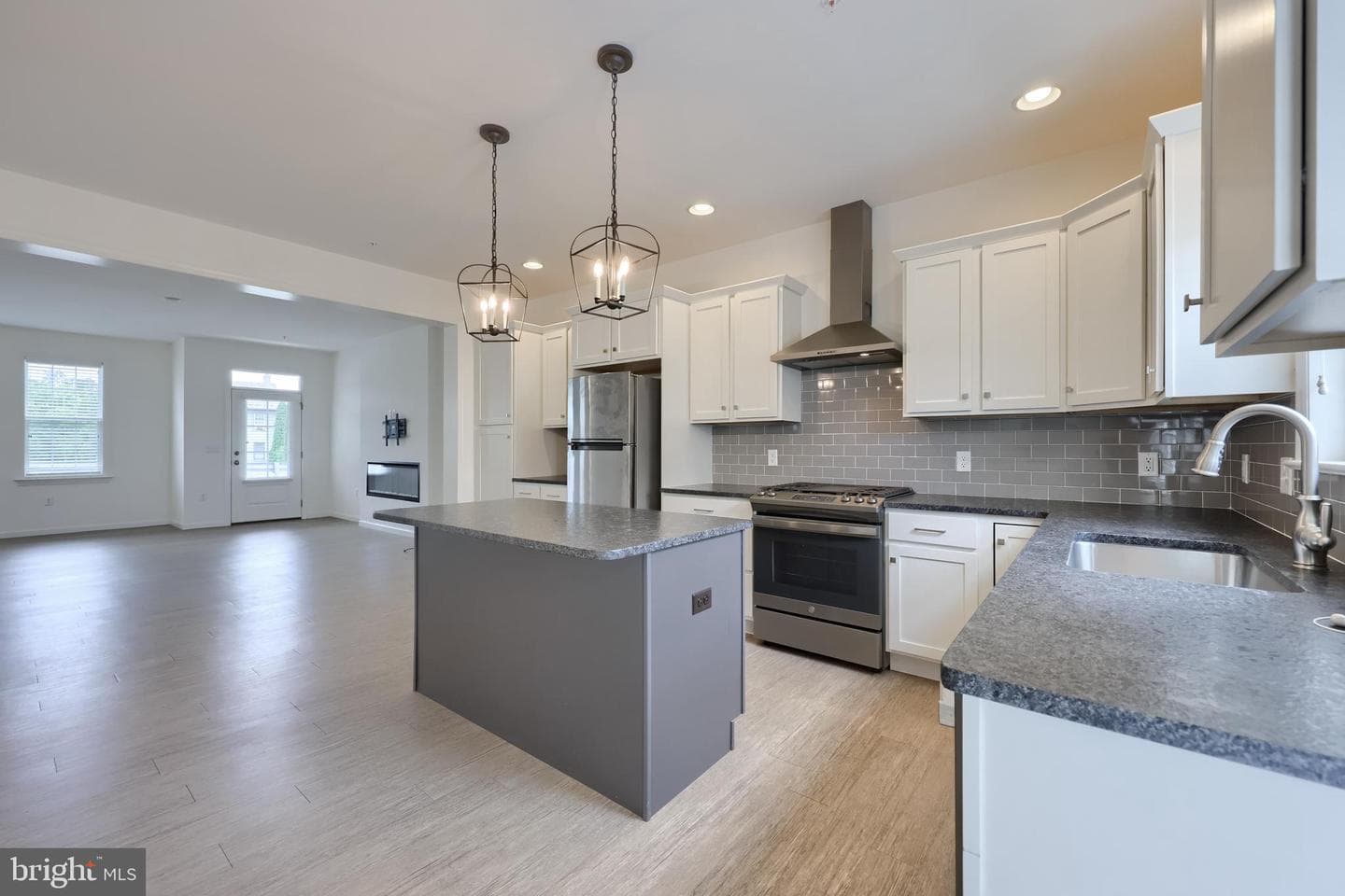 2421 Artesian Way photo 18