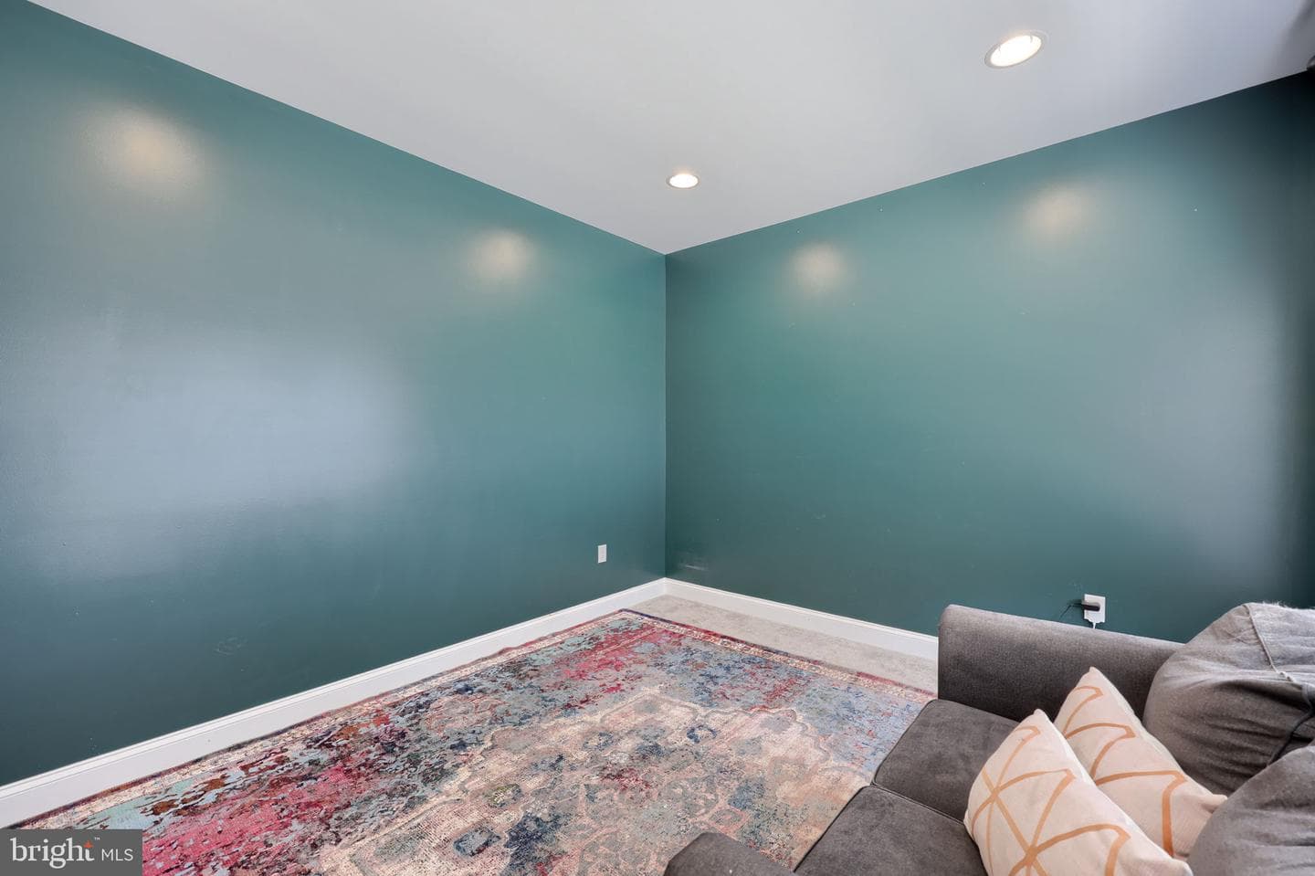 141 E Valley Road photo 19