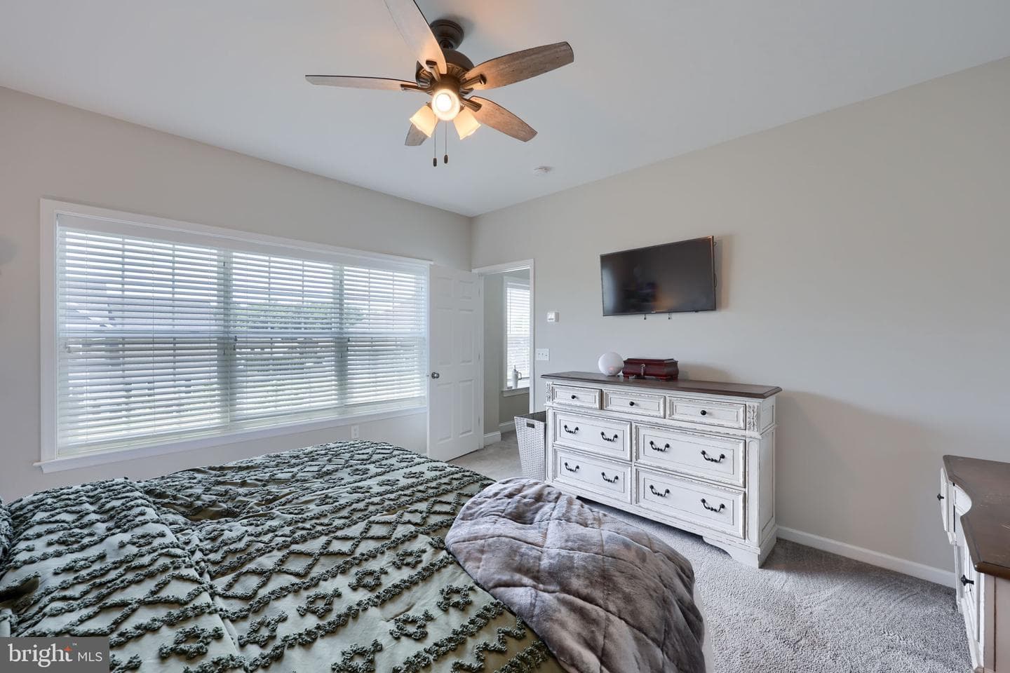 141 E Valley Road photo 39