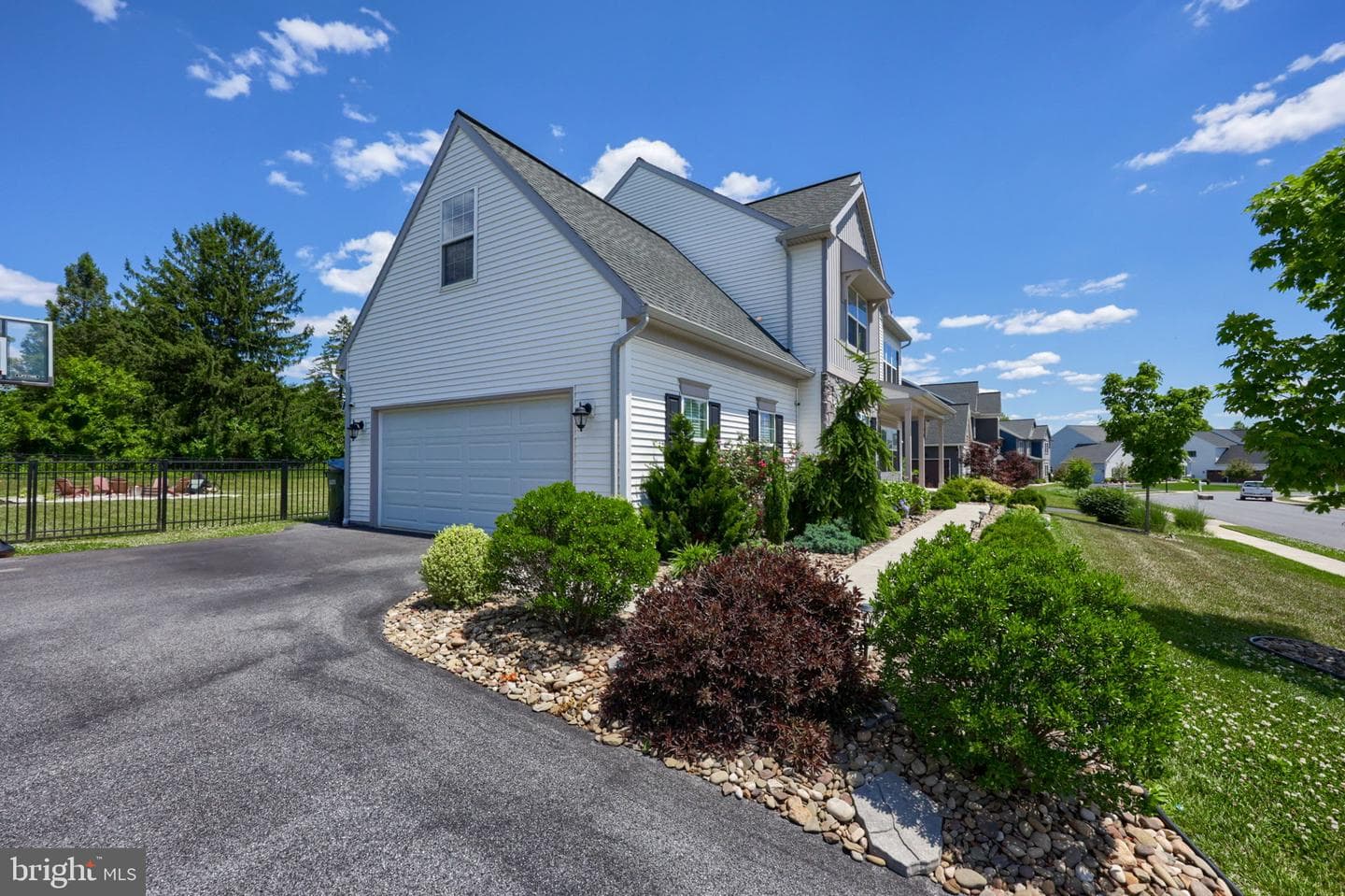 141 E Valley Road photo 5