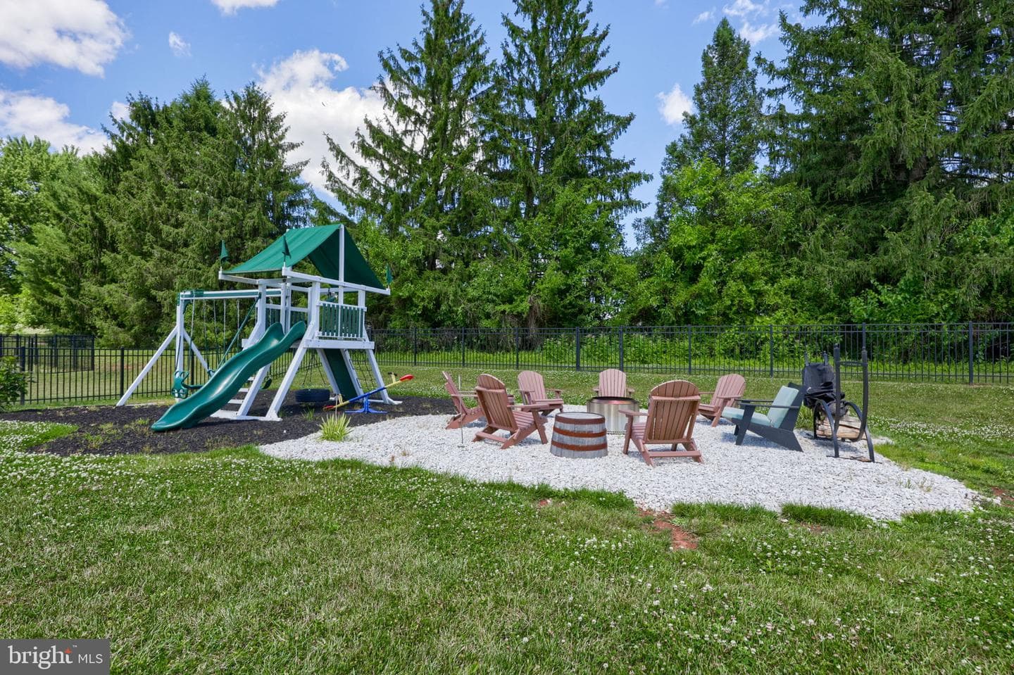 141 E Valley Road photo 55
