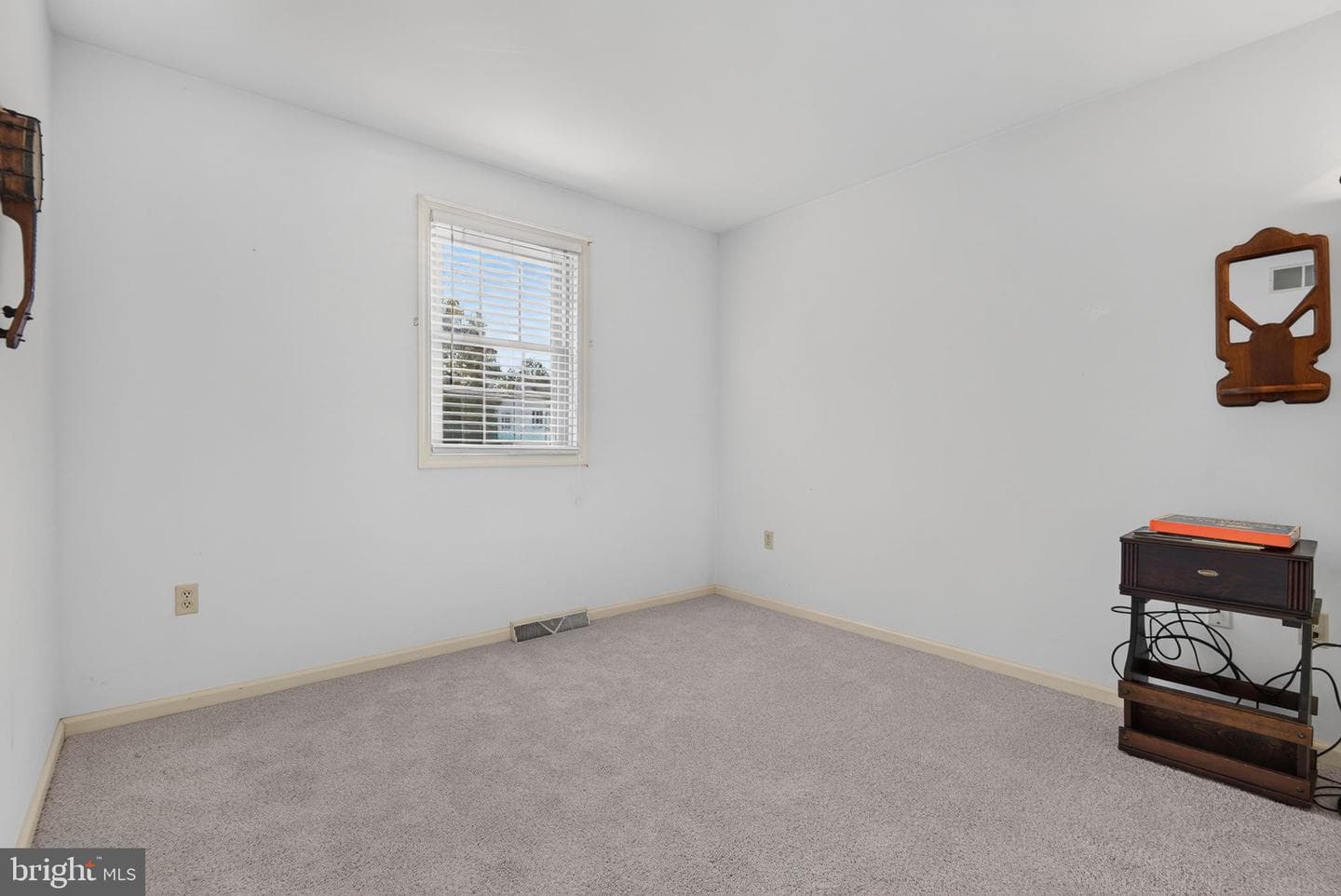 13 Diane Avenue photo 32