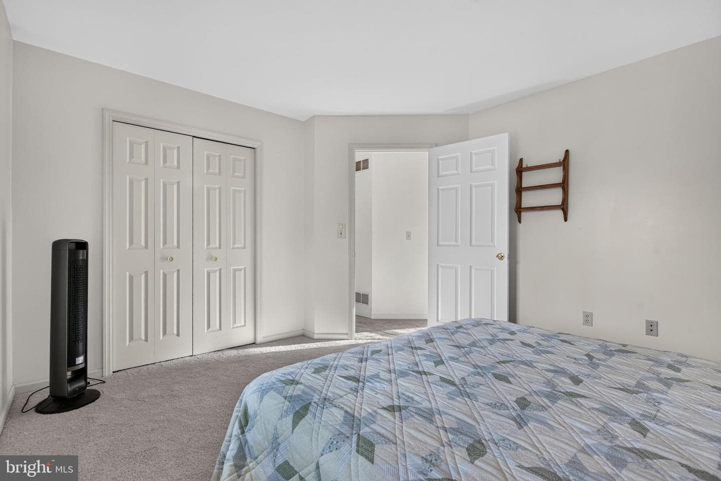 13 Diane Avenue photo 35
