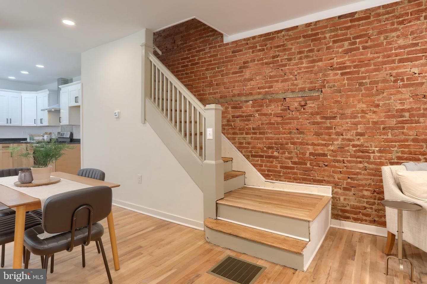 426 Nevin Street photo 10