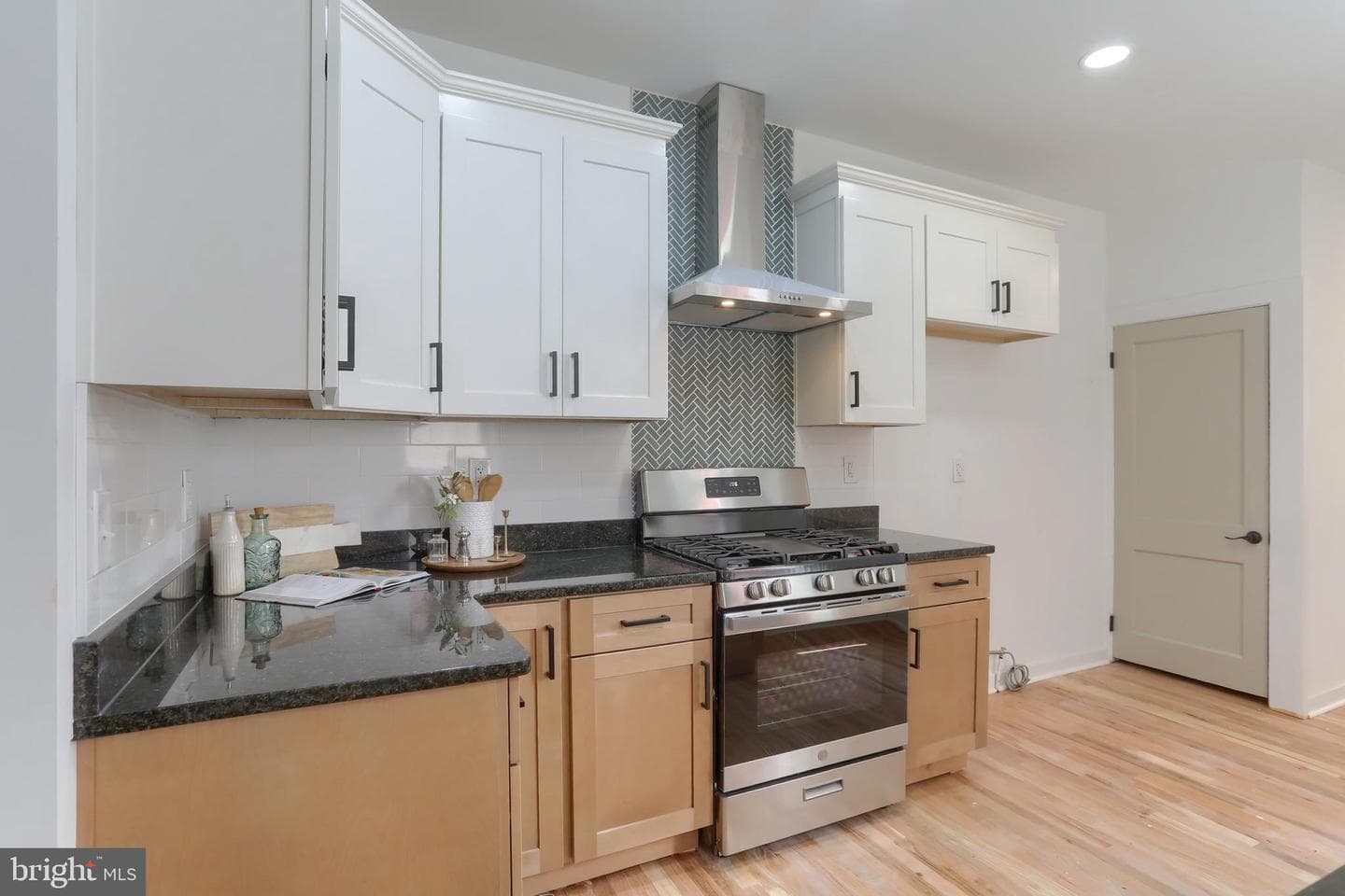 426 Nevin Street photo 16