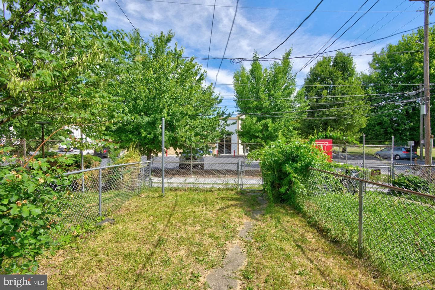 661 Lehigh Ave photo 23