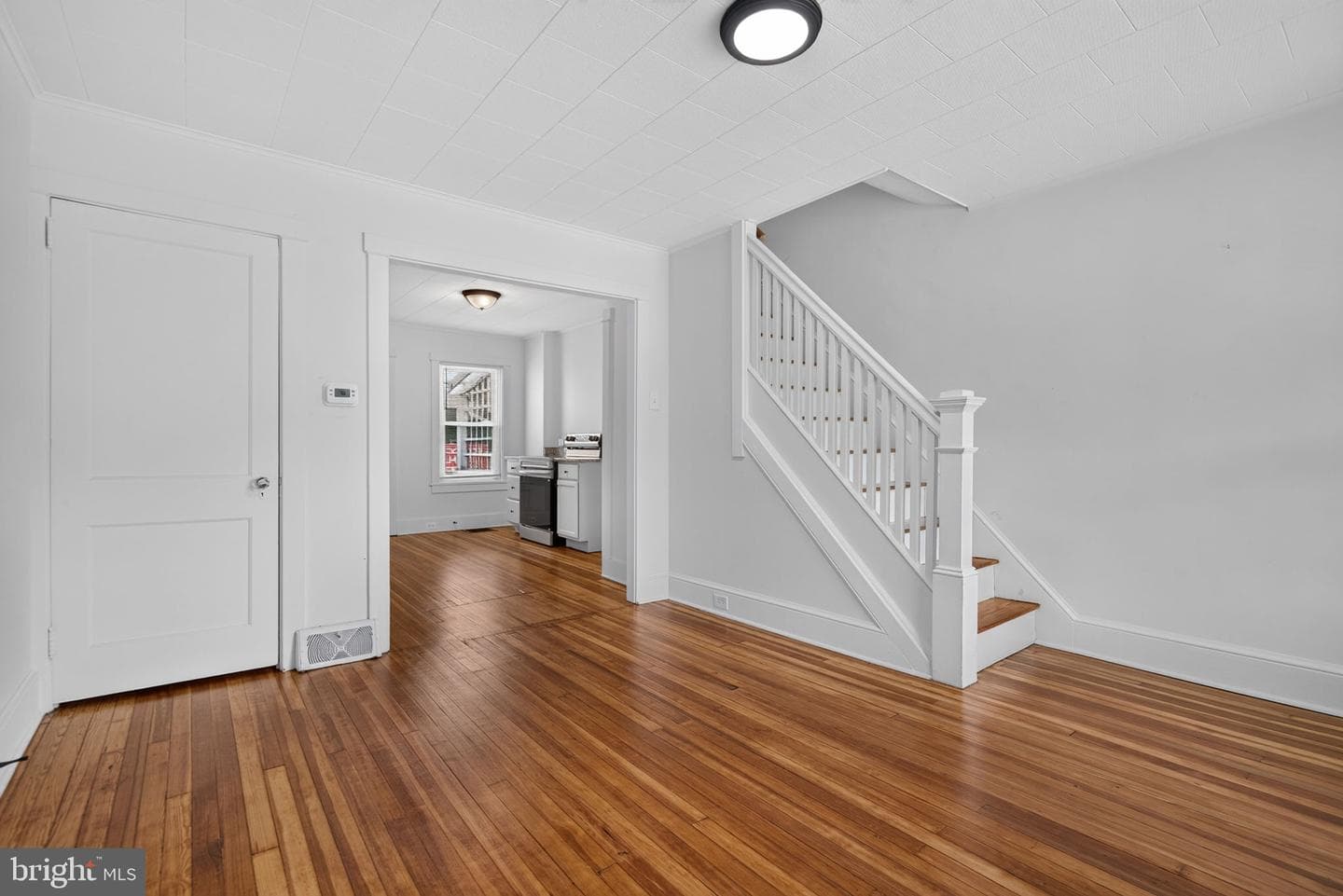 661 Lehigh Ave photo 4