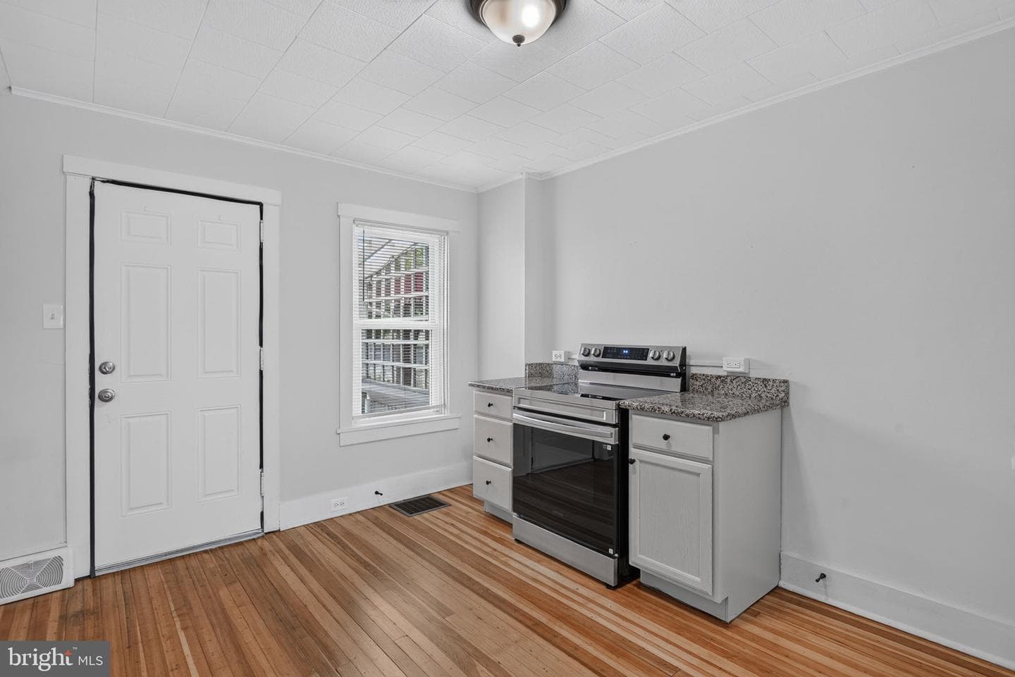 661 Lehigh Ave photo 8
