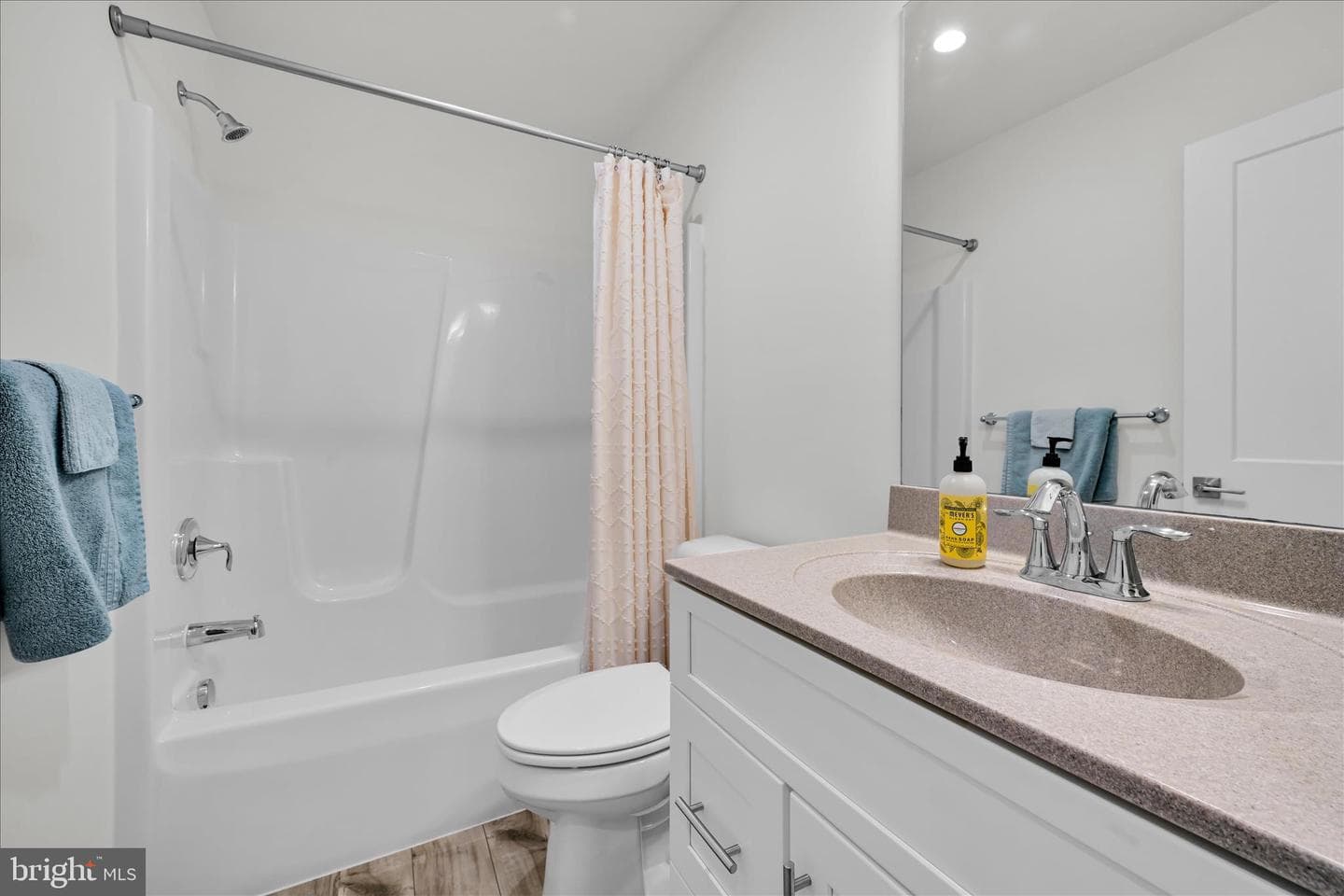 823 Talon Way photo 15