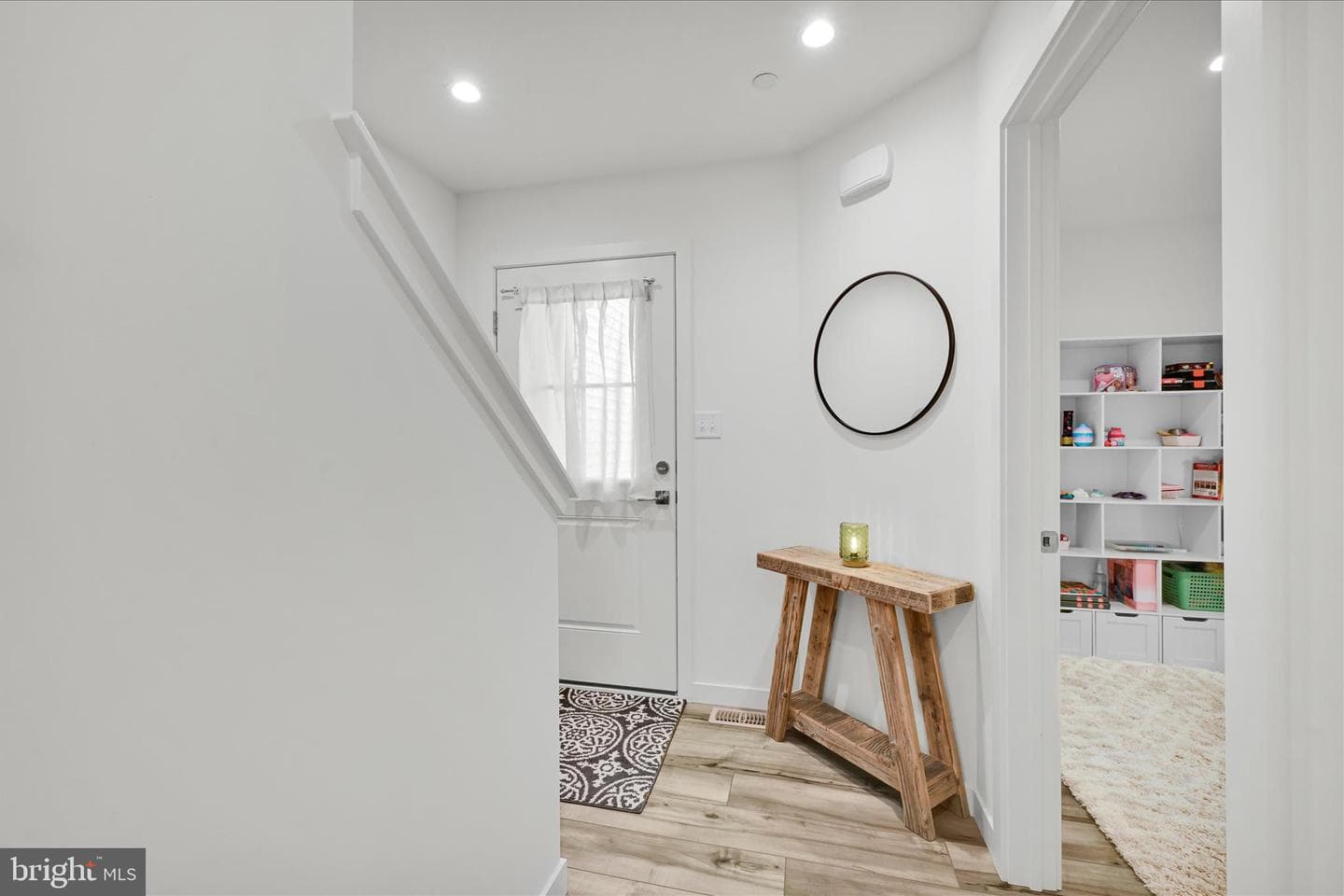823 Talon Way photo 3