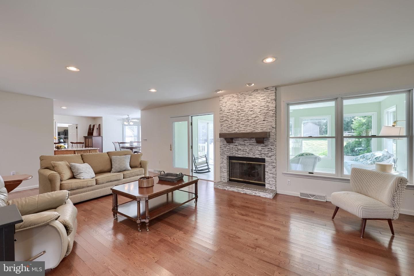 1015 Martin Avenue photo 4
