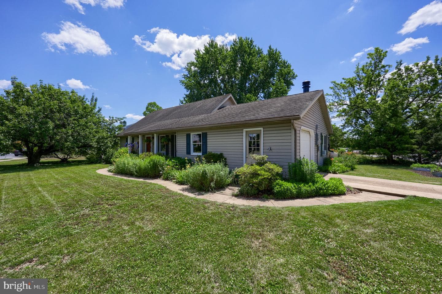 2202 Hershey Avenue photo 3