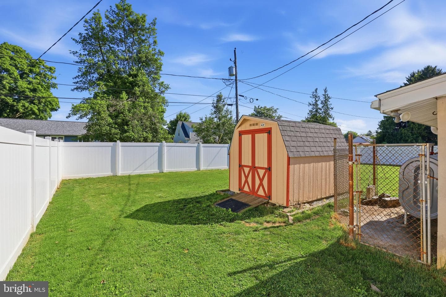 55 Stanley Avenue photo 23