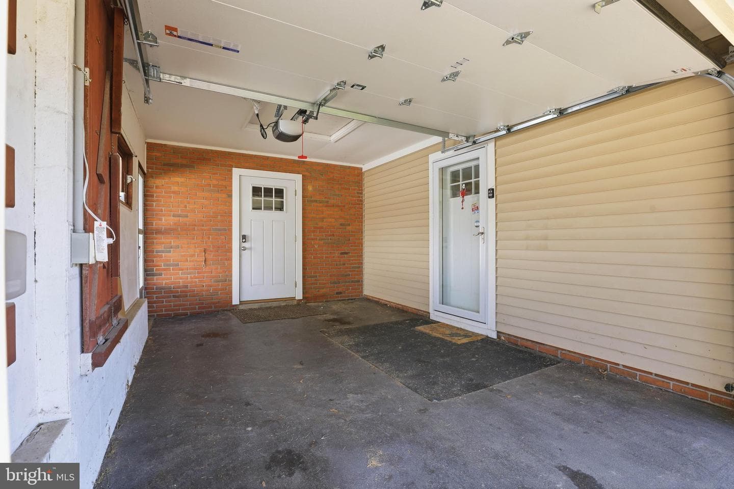 55 Stanley Avenue photo 3