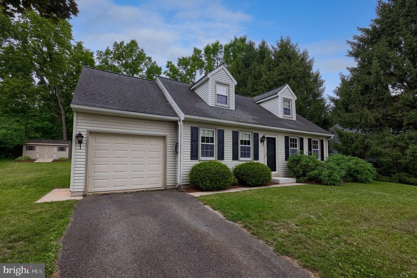 303 Parkwood Drive photo 4