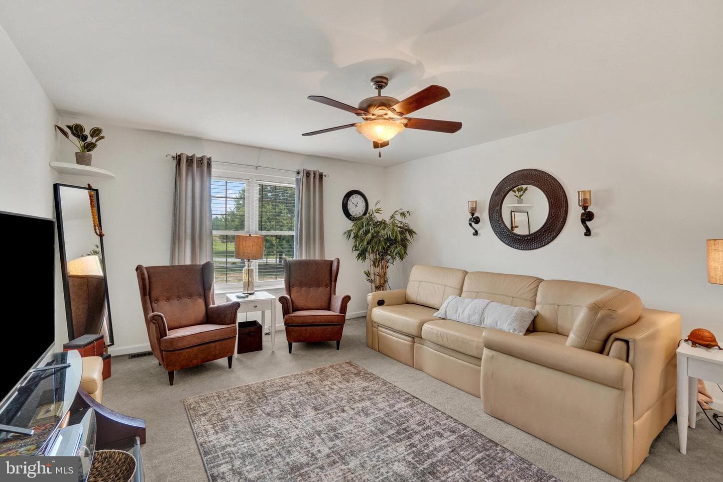 104 Monument Drive photo 27