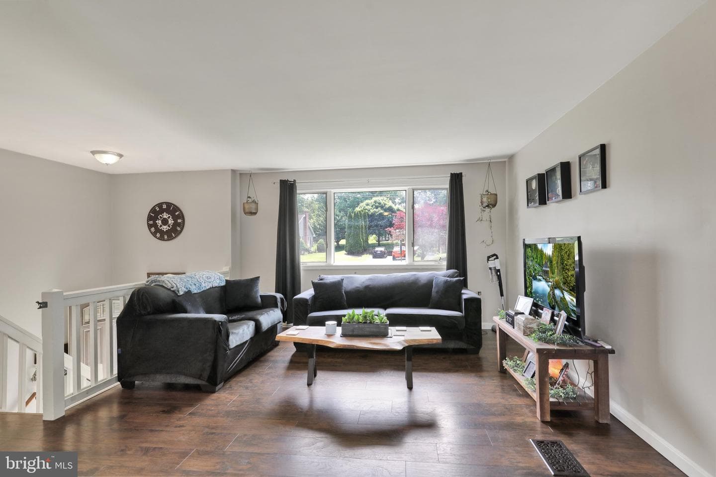 220 Pleasant Valley Road photo 5