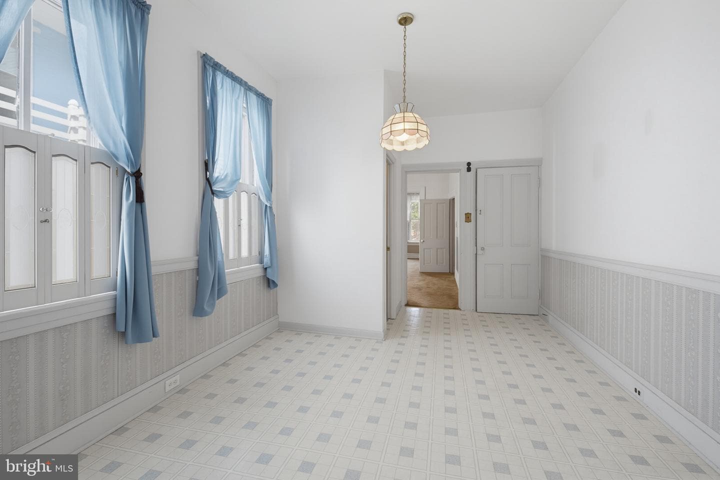 566 Walnut St photo 12