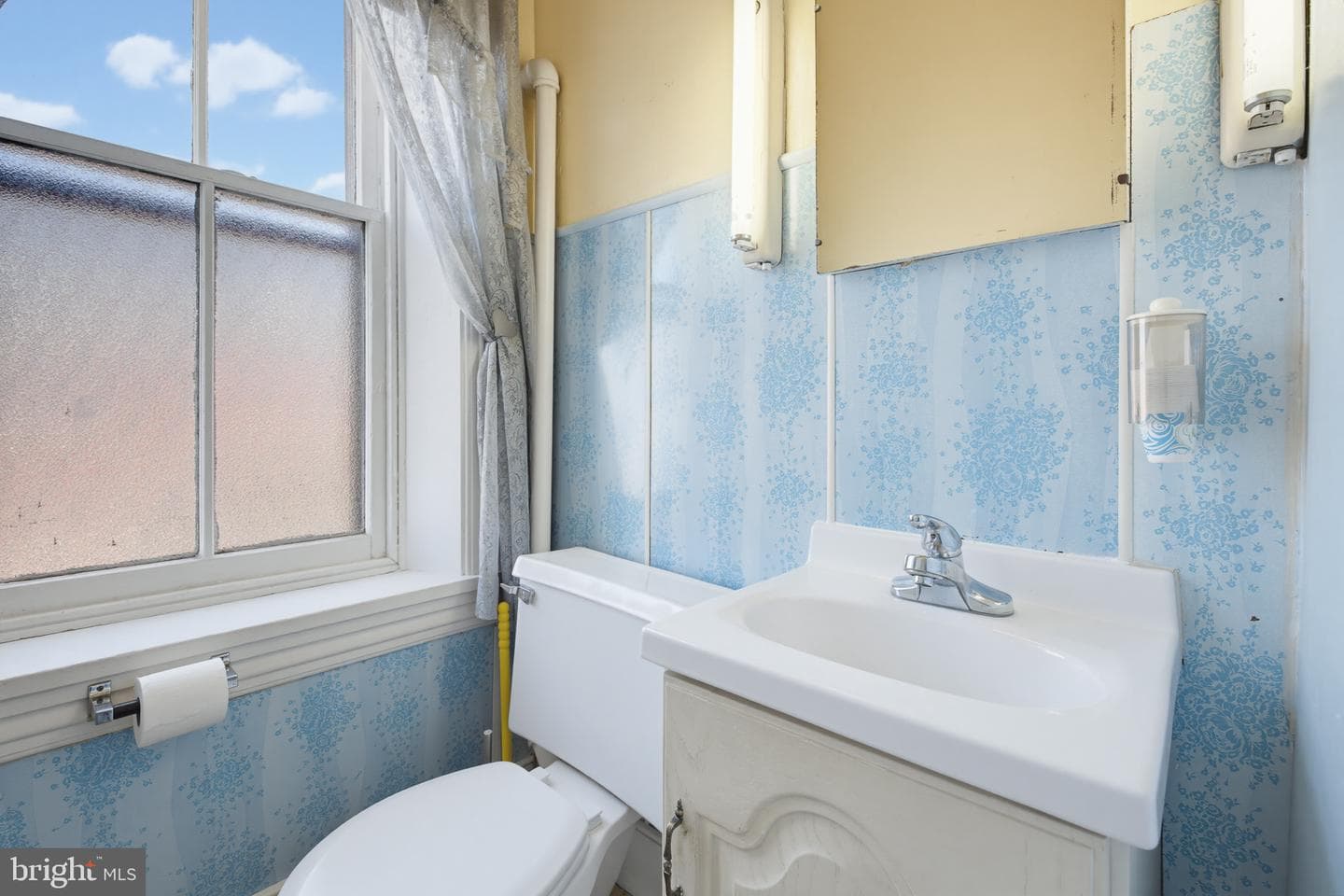 566 Walnut St photo 23