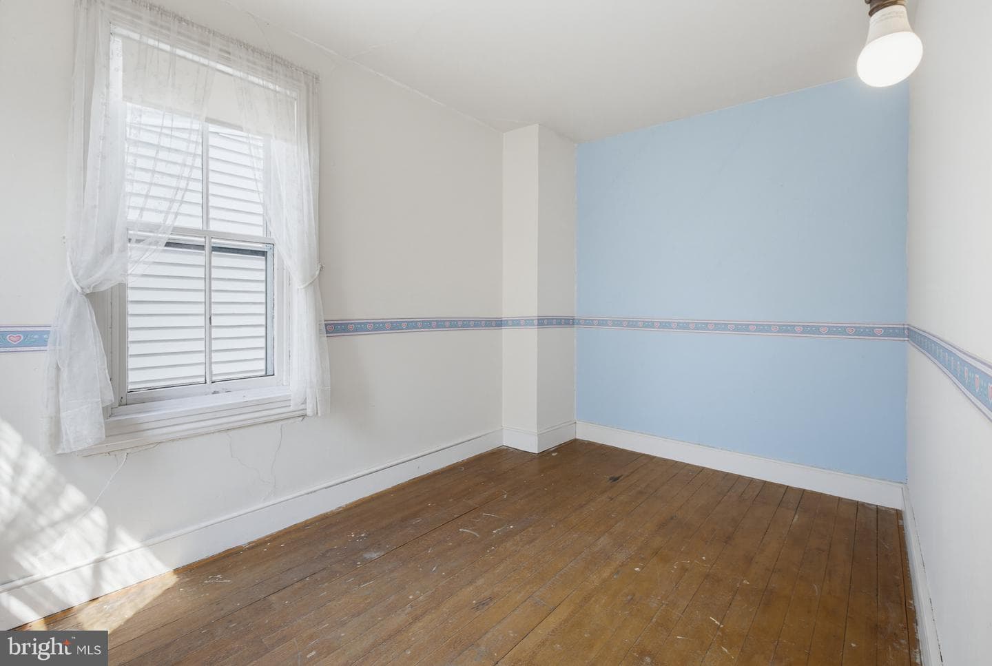 566 Walnut St photo 31