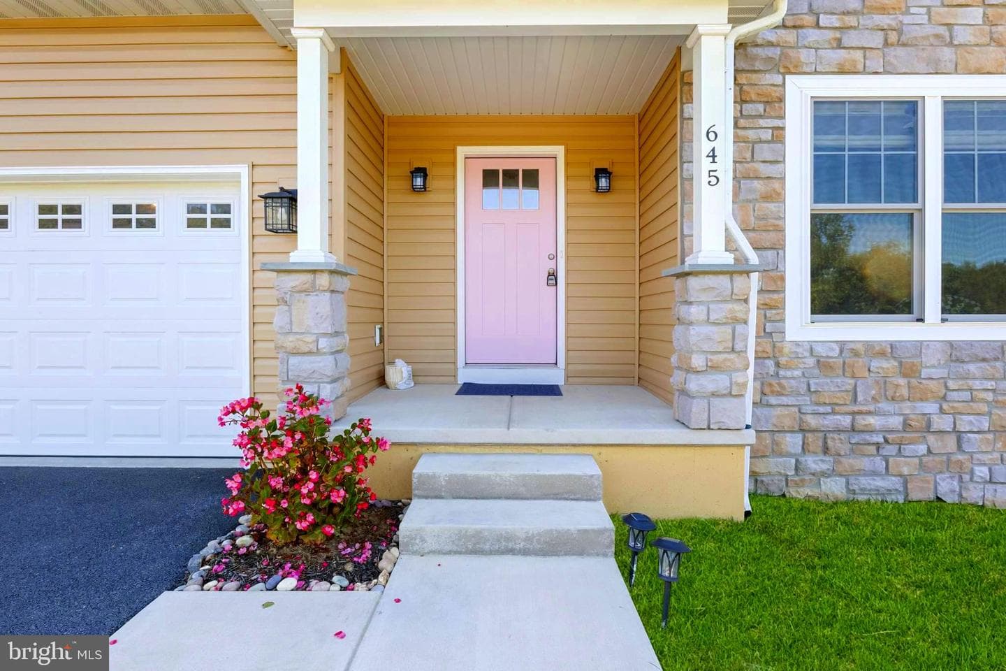 645 N Pier Drive, Lancaster