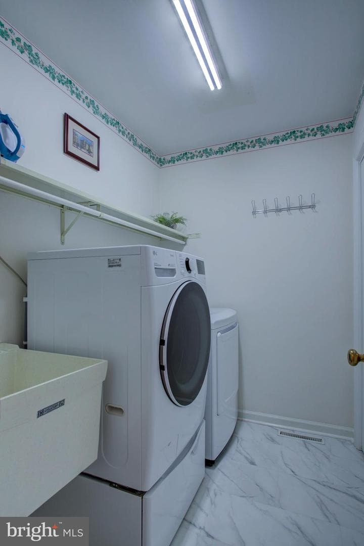 2041 Harrogate Road photo 29