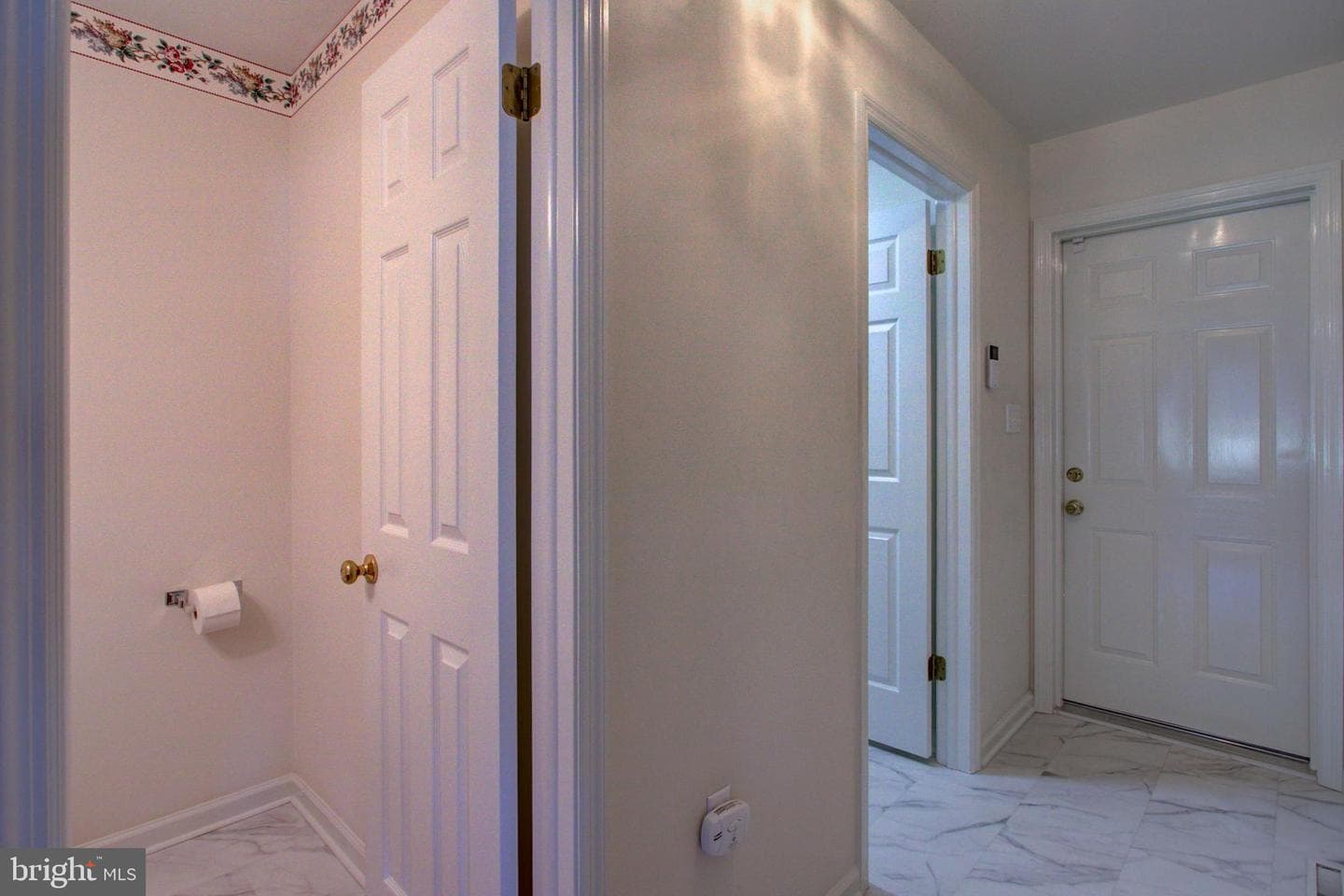 2041 Harrogate Road photo 30