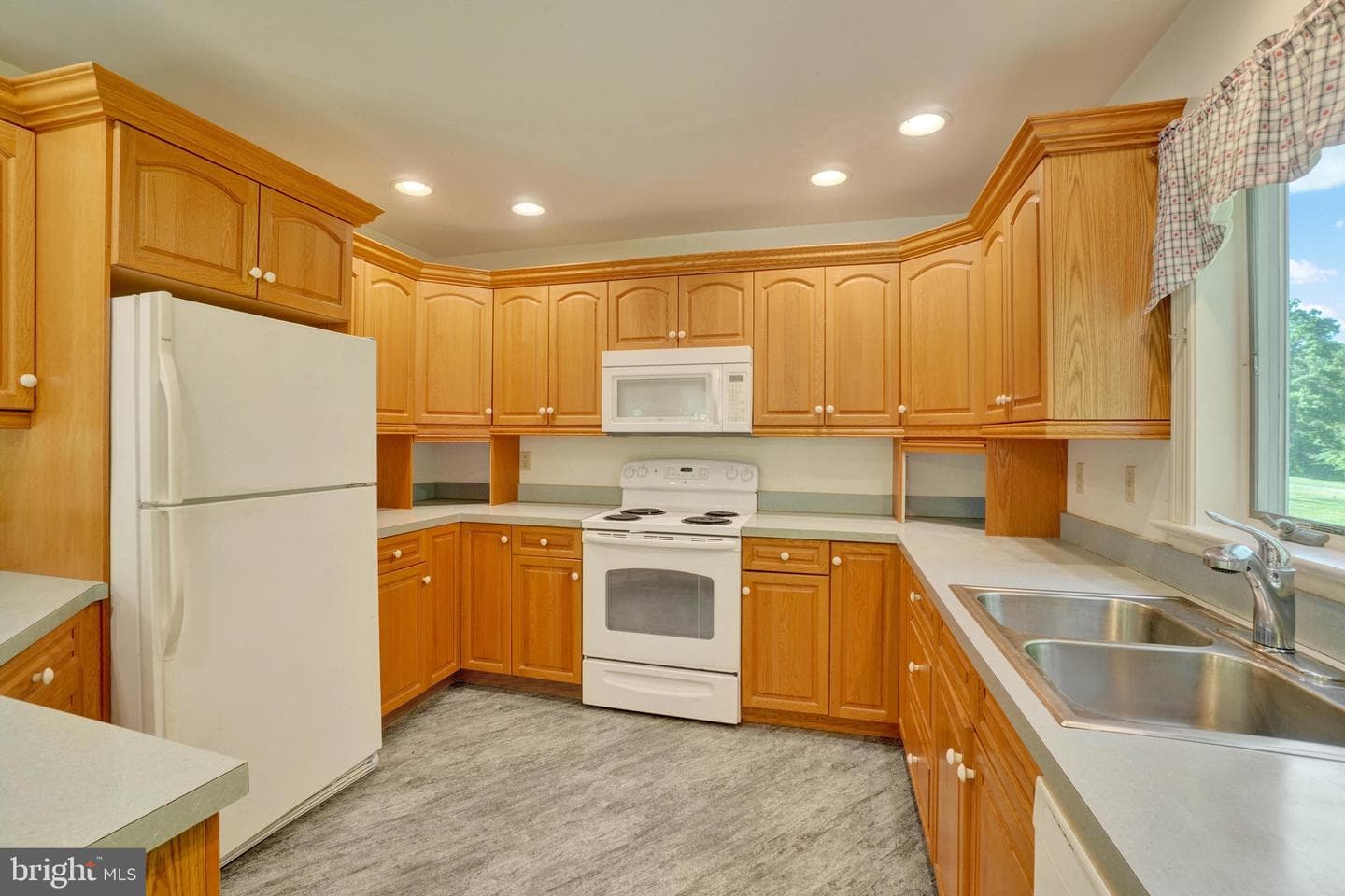 176 Falmouth Road photo 7