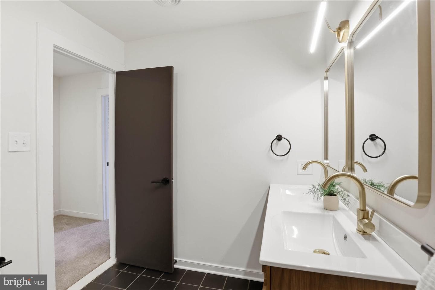 16 E Walnut St photo 24