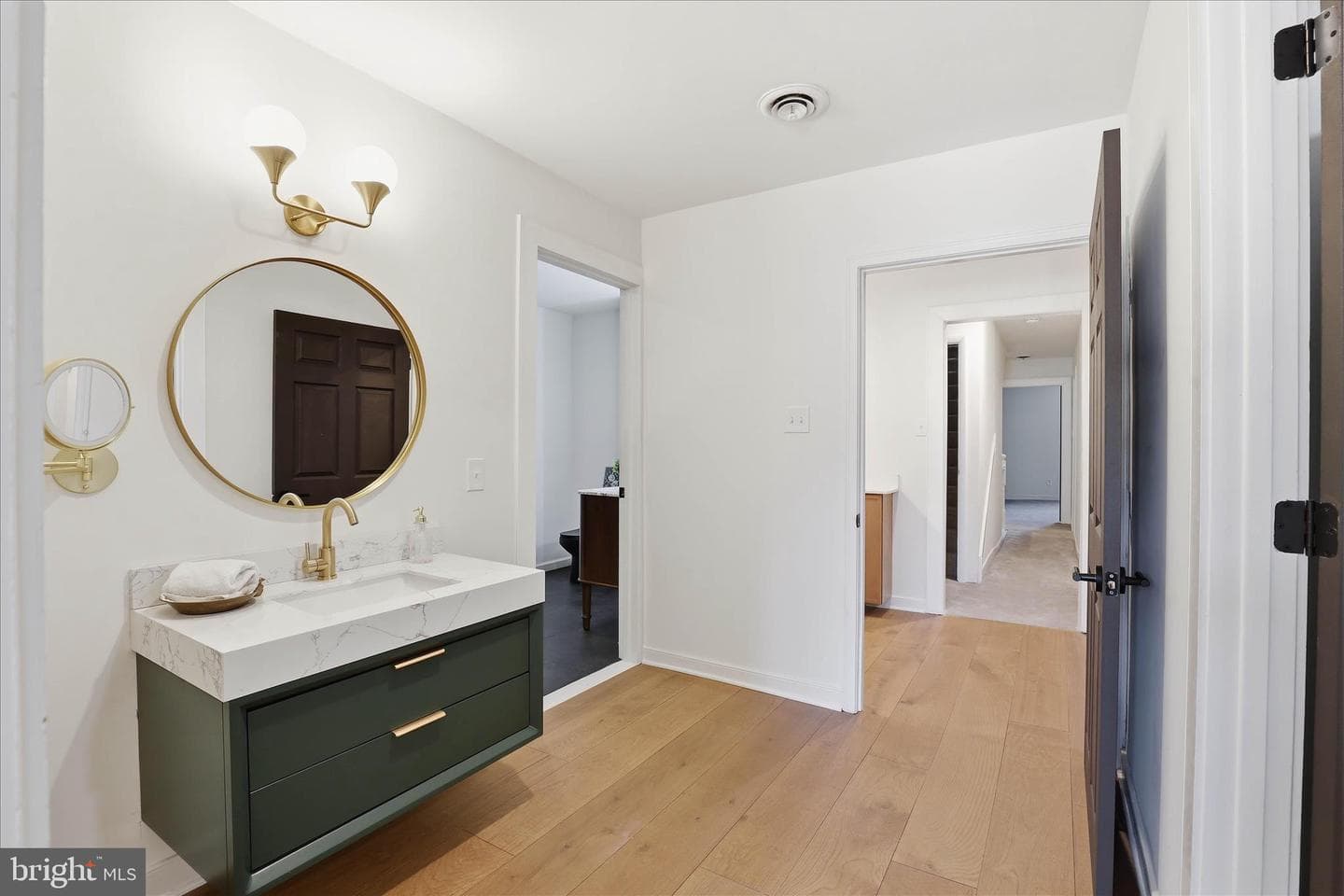 16 E Walnut St photo 31