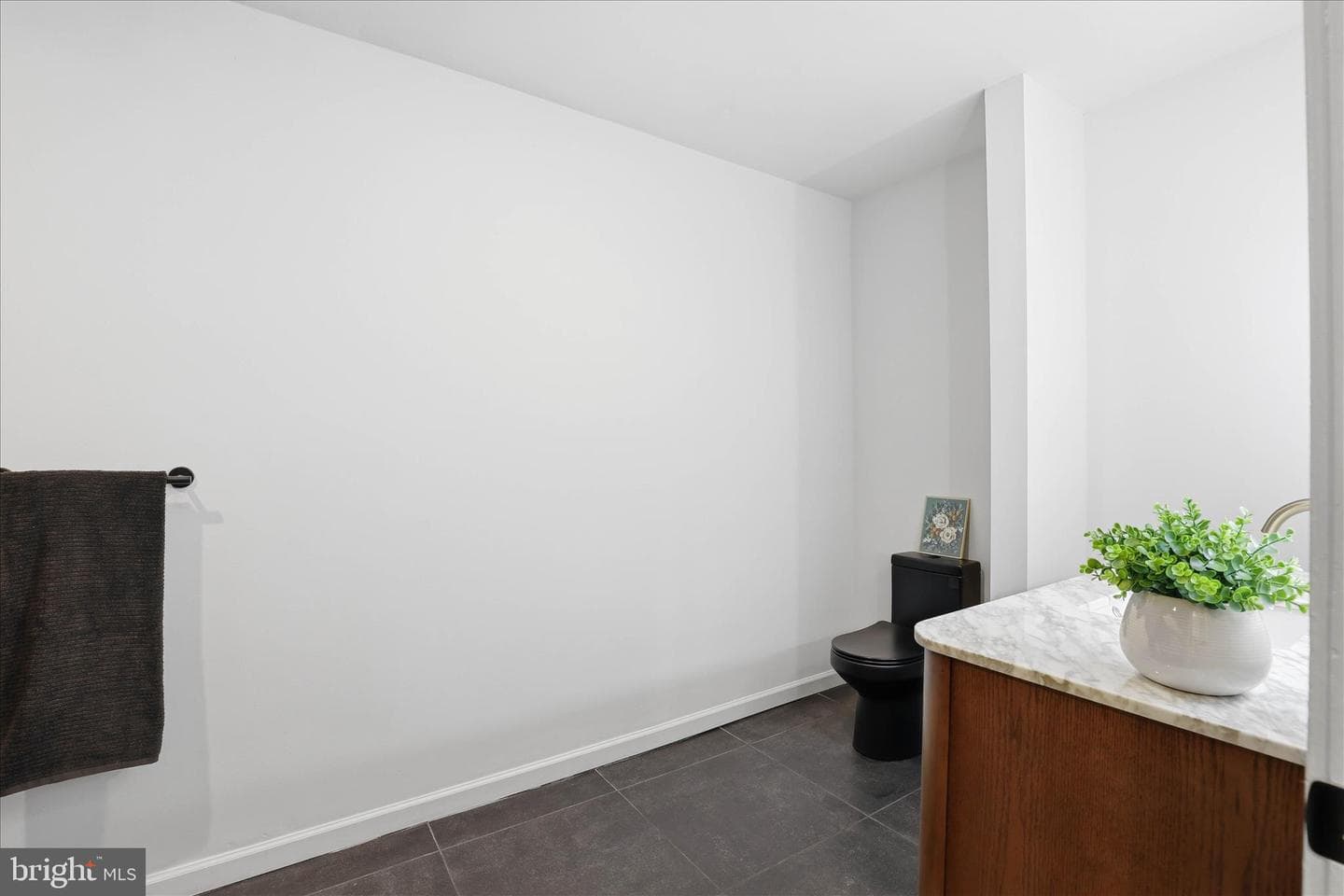 16 E Walnut St photo 35