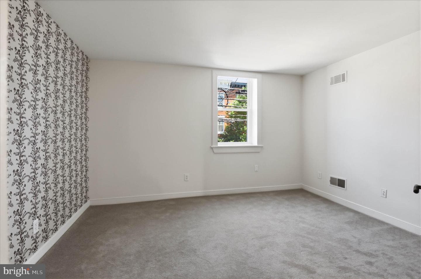 16 E Walnut St photo 45