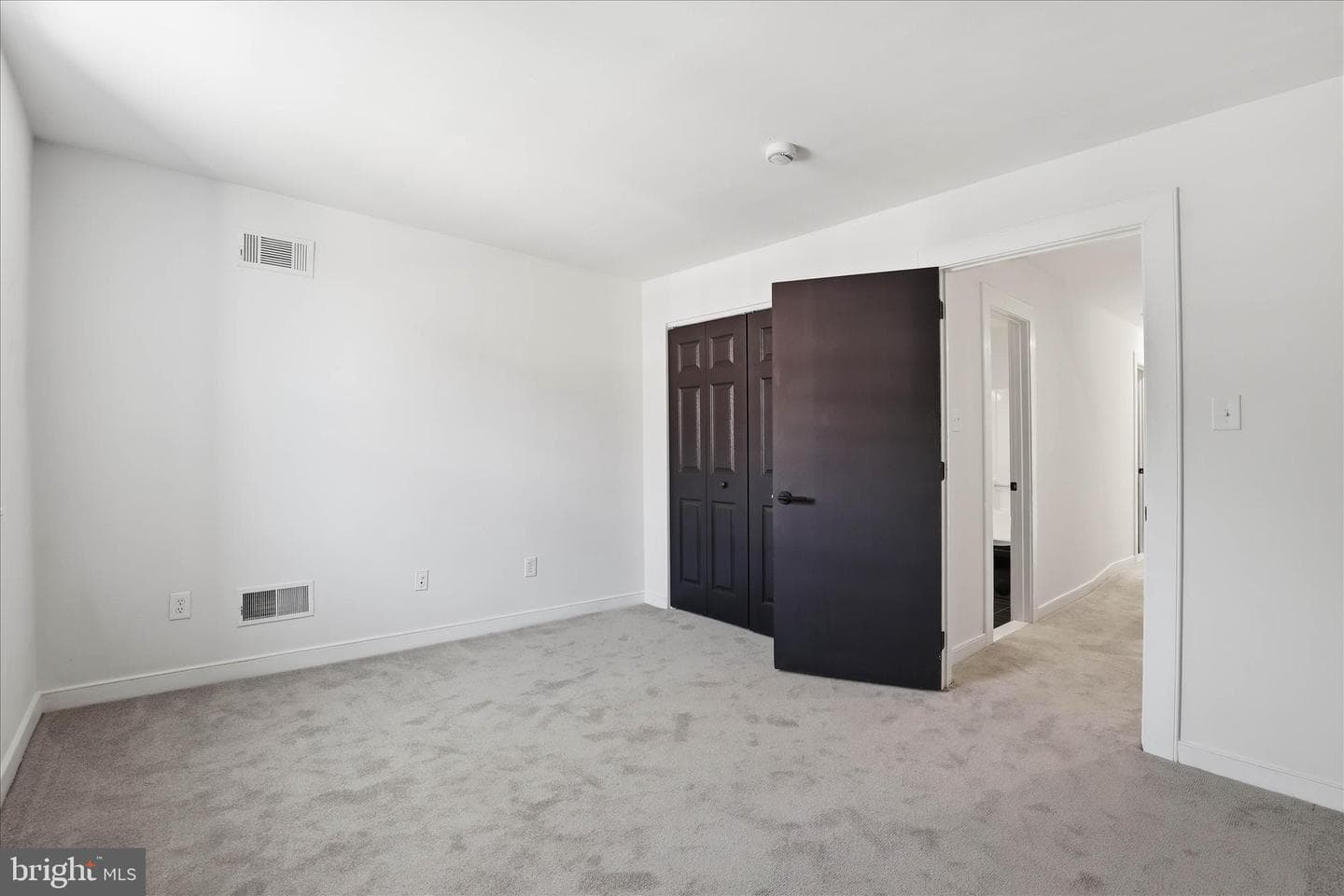 16 E Walnut St photo 46