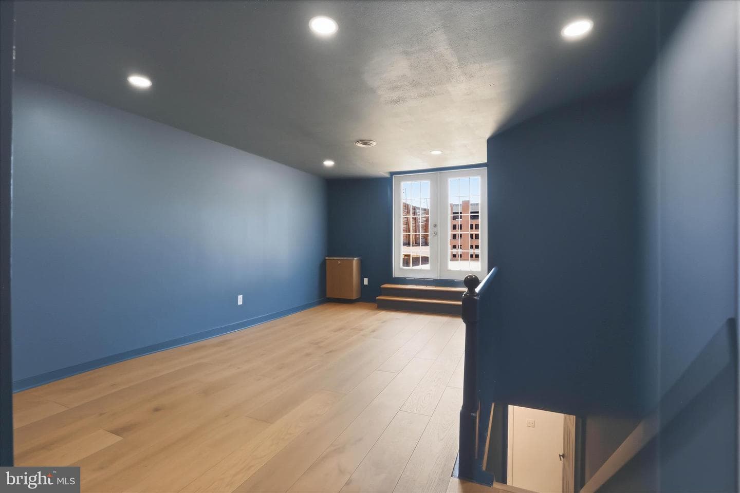 16 E Walnut St photo 50