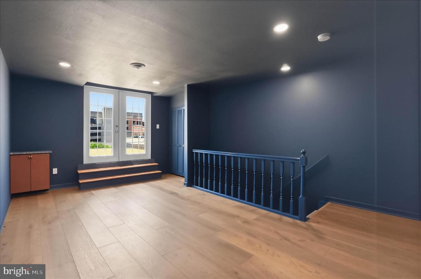 16 E Walnut St photo 52