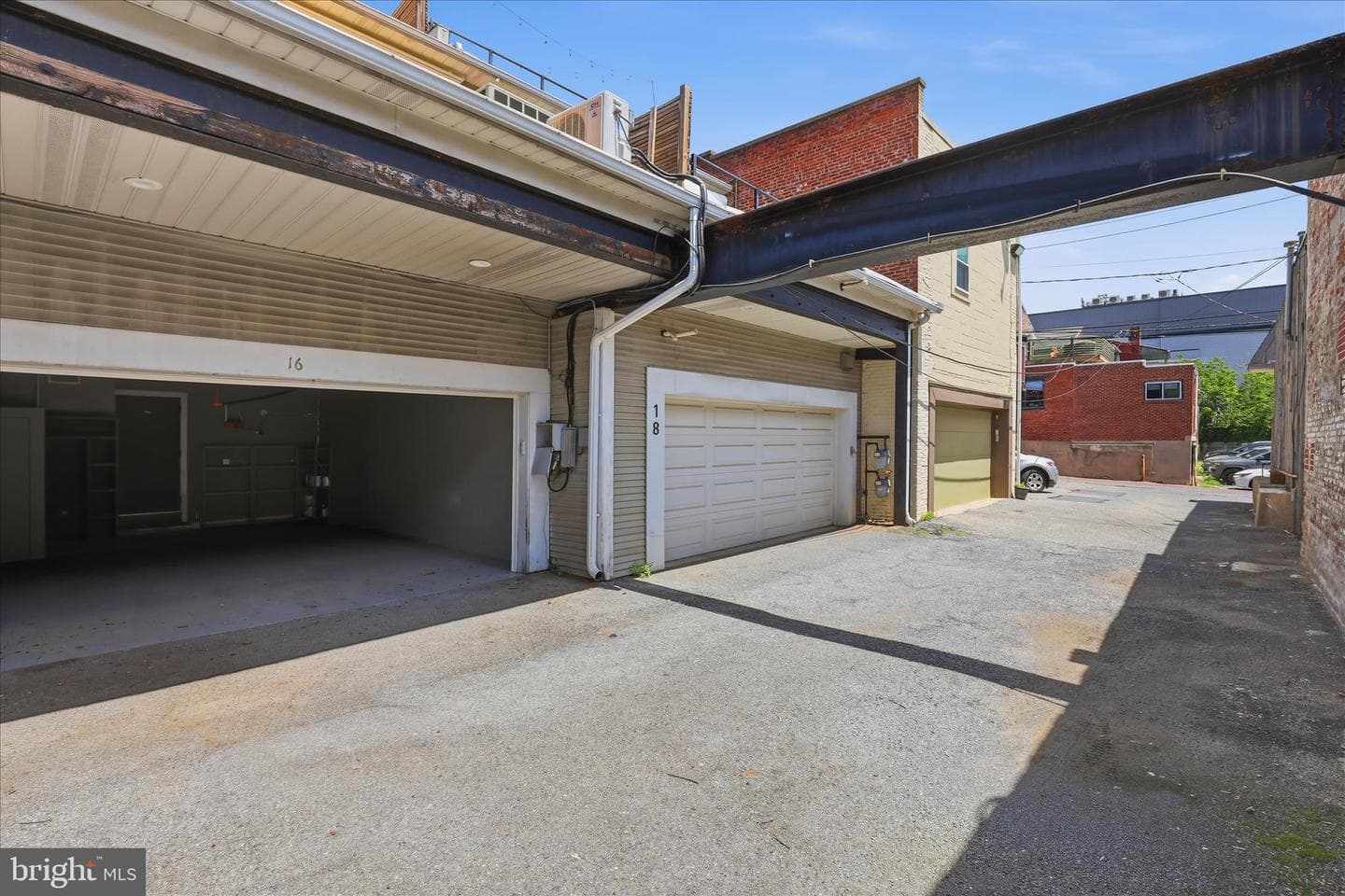 16 E Walnut St photo 60