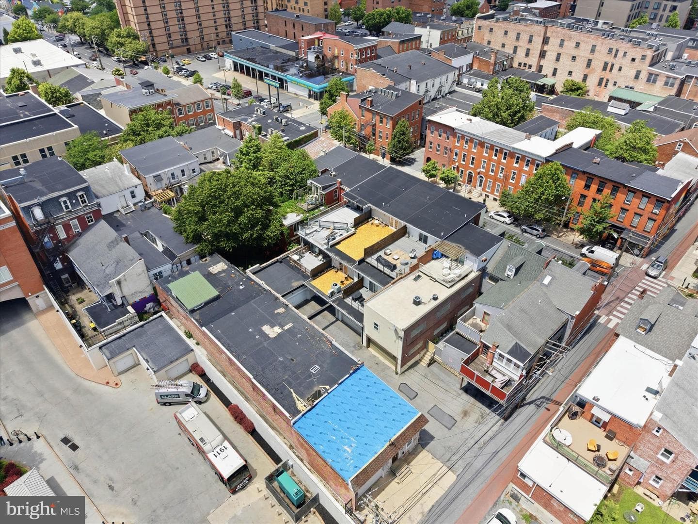 16 E Walnut St photo 64