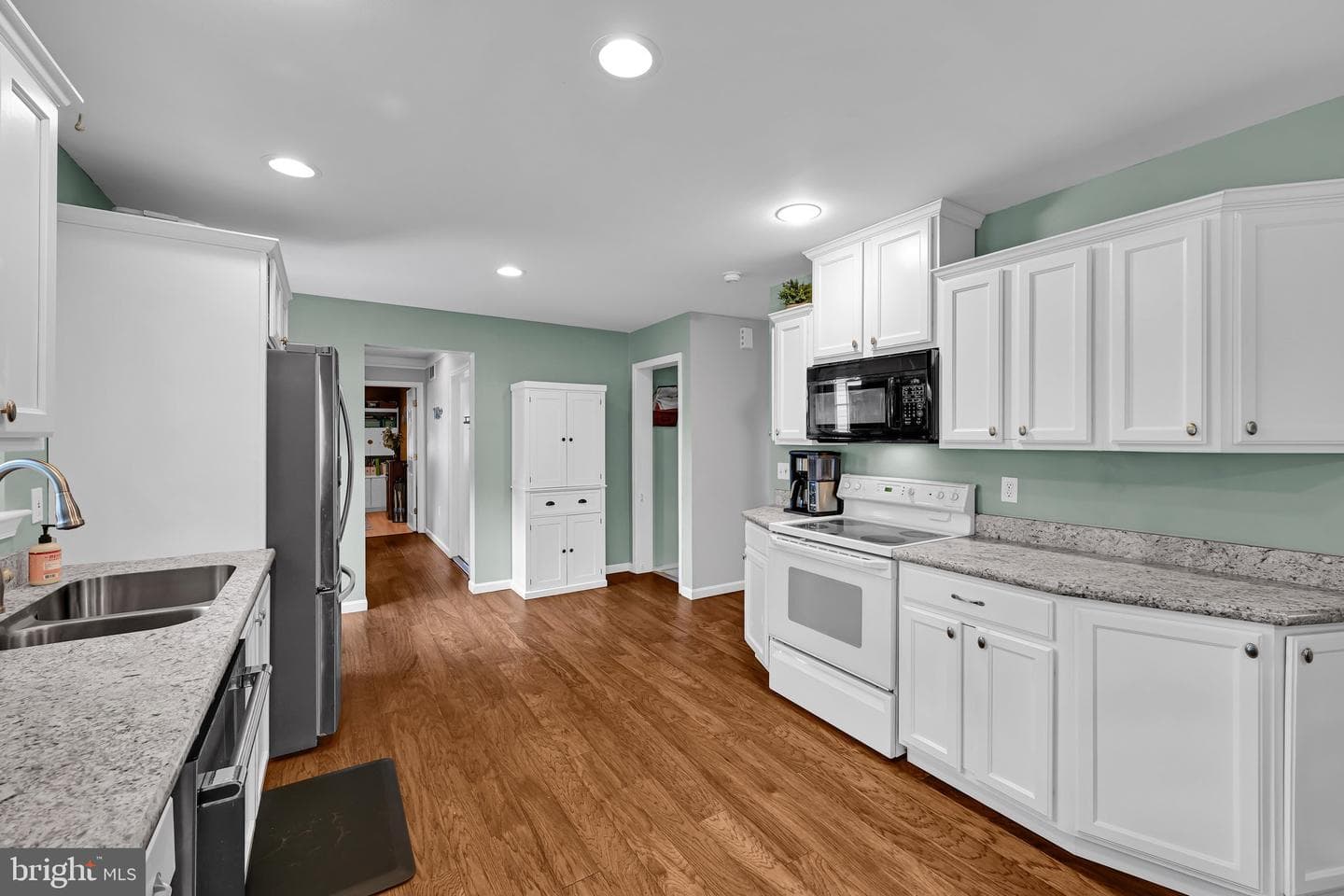 217 Spruce Street photo 17