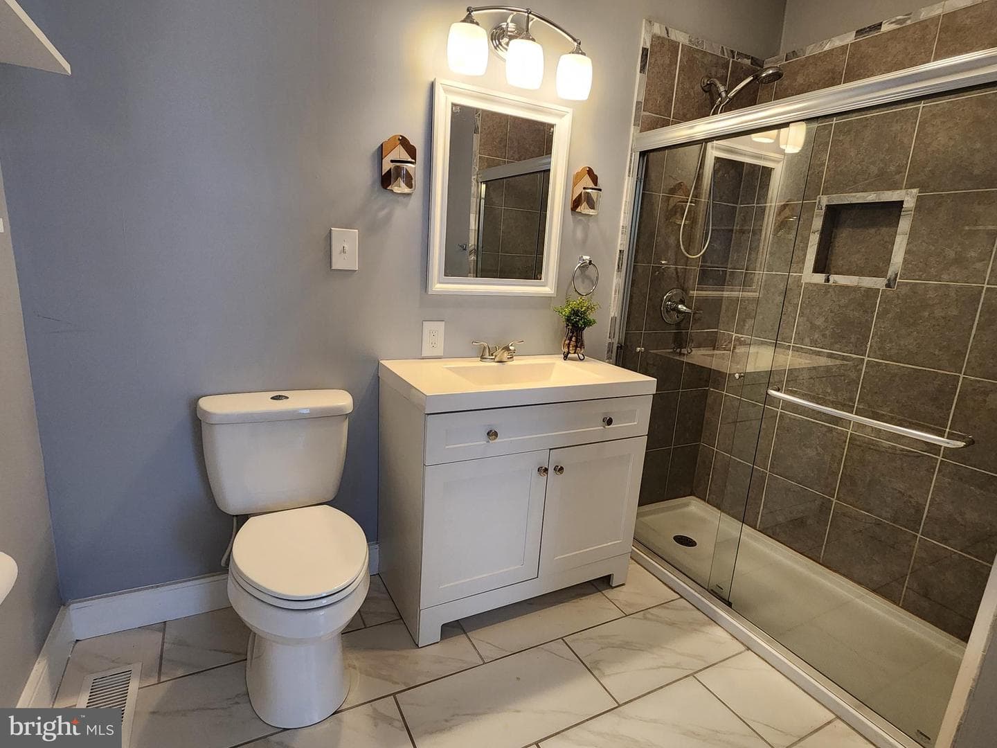 208 Perry Street photo 19