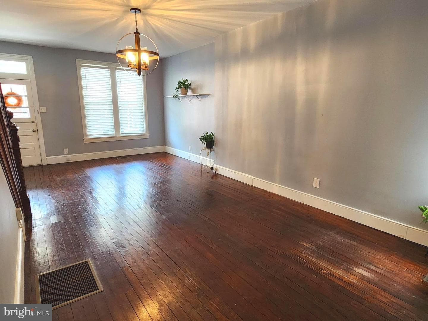 208 Perry Street photo 6