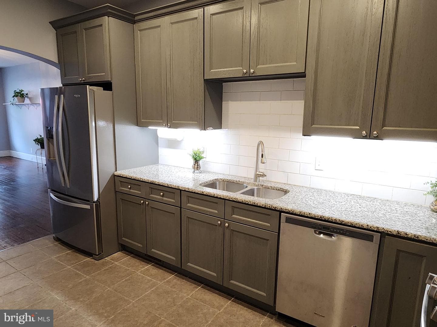 208 Perry Street photo 9