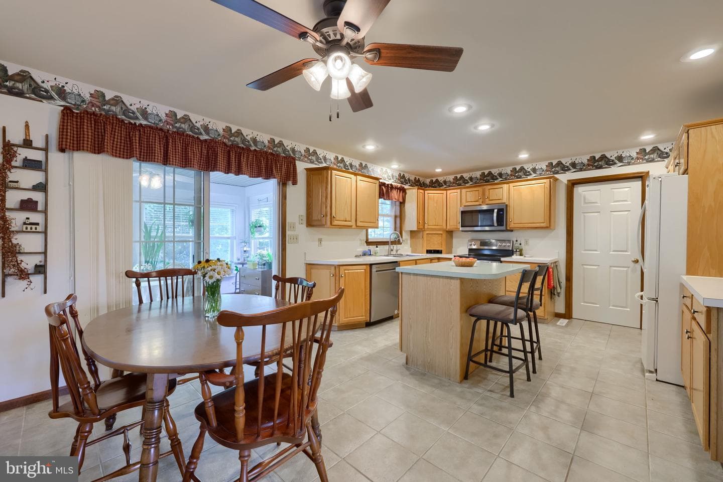 225 Country Drive photo 23