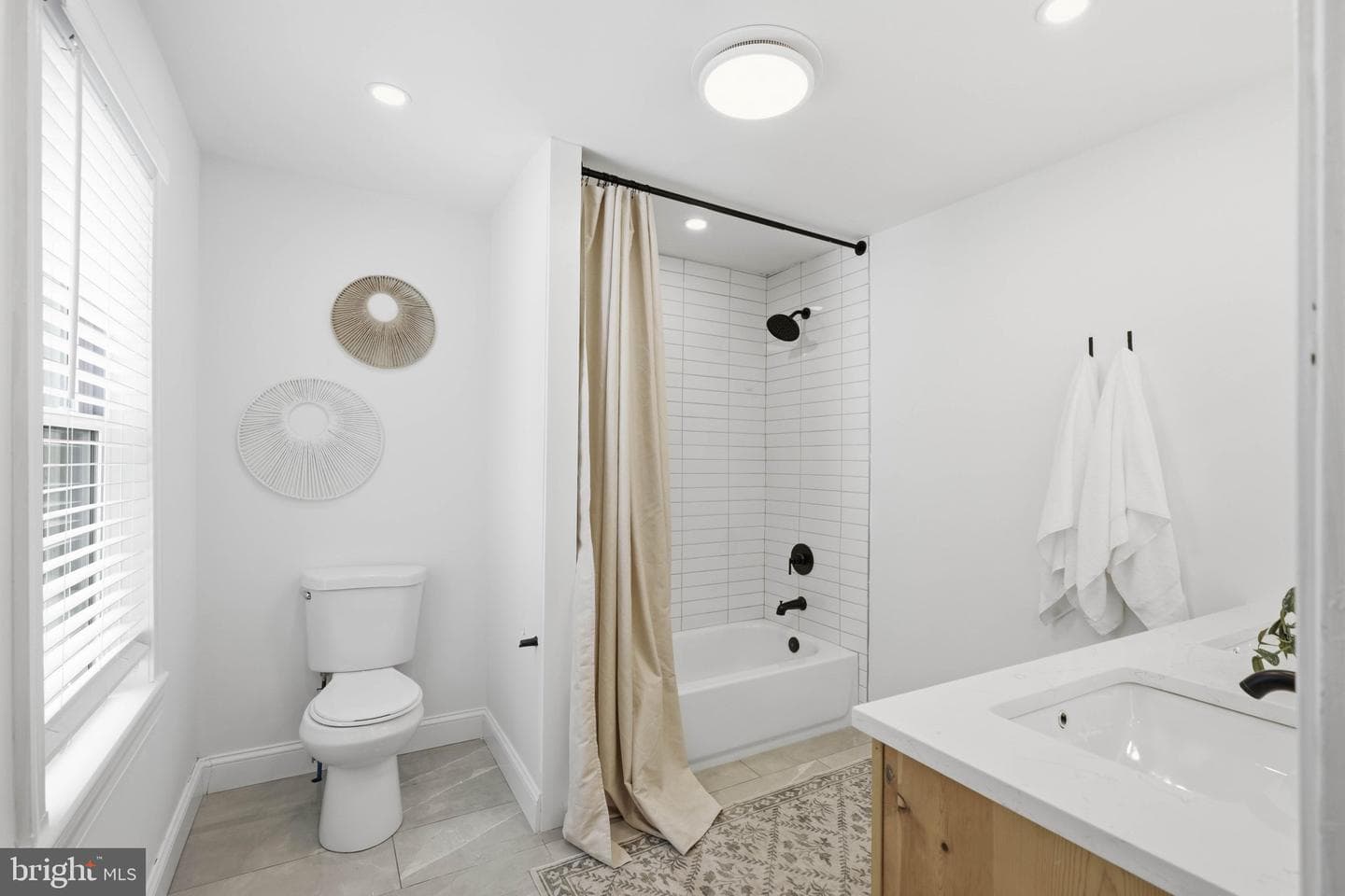 652 Hebrank Street photo 23