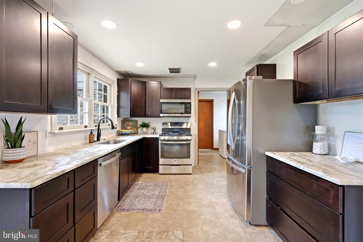 1555 Mission Road photo 29